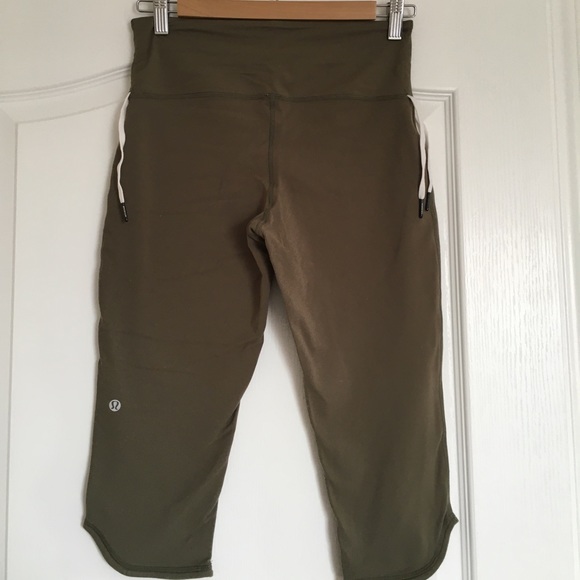 Lululemon crop leggings size 6 - Picture 3 of 4